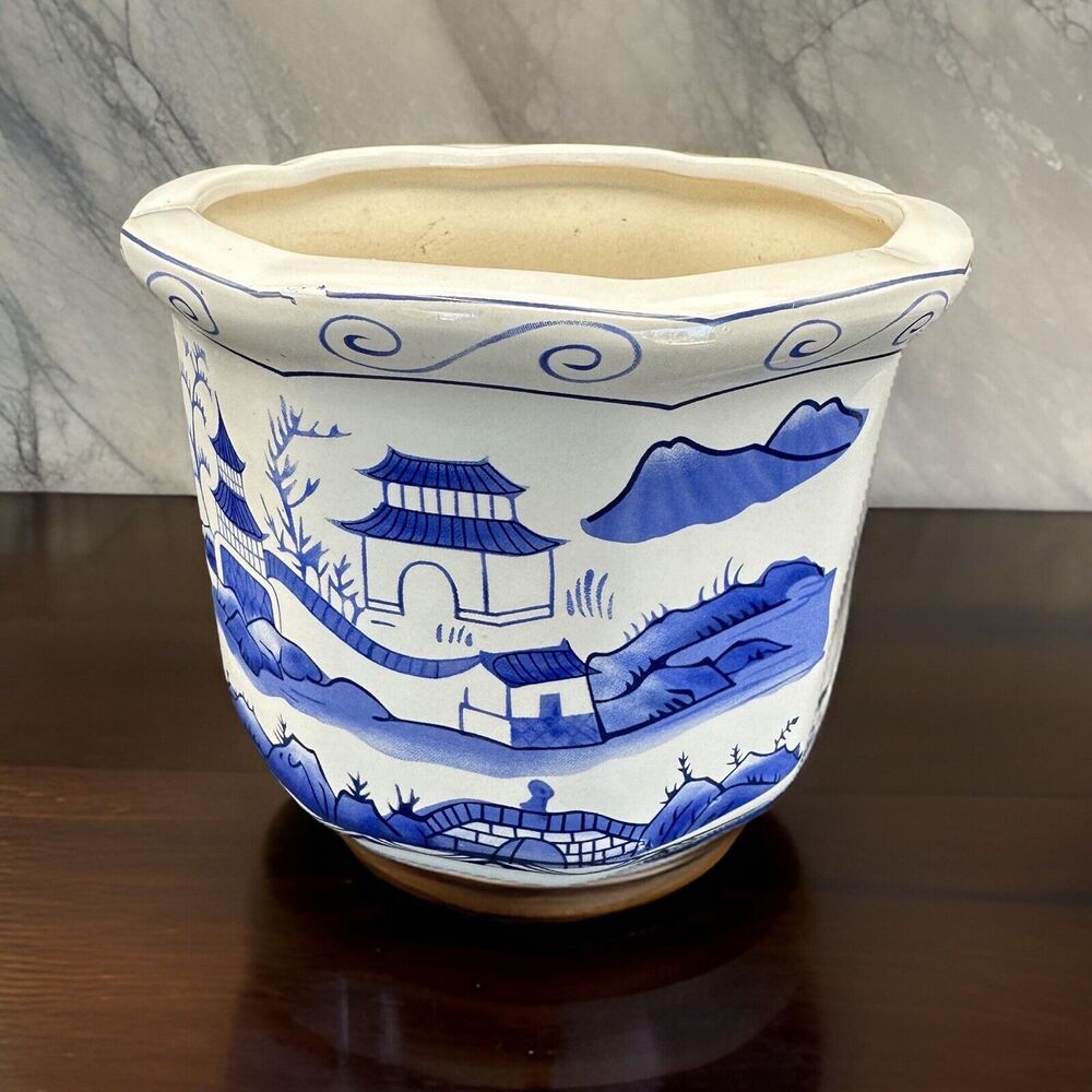 Vintage Chinese Hand Painted Porcelain Planter Cachepot 4" Scalloped Edge
